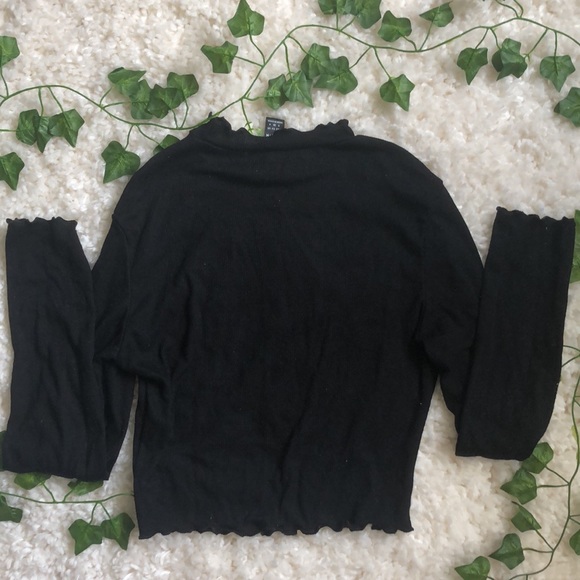 SHEIN Black Long Sleeve Cropped Top w/ Pearls - Picture 3 of 4